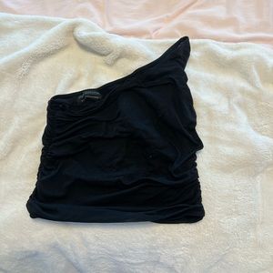 black one shoulder tank